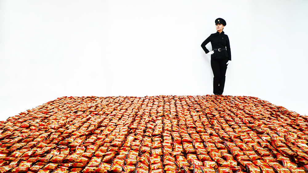 Mina Cheon aka Kim Il Soon, Eat Choco-Pie Together Mina Cheon aka Kim Il Soon, Eat Choco-Pie Together