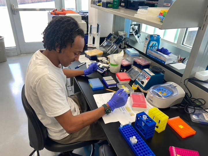 Urrutia-Cater in AU lab.