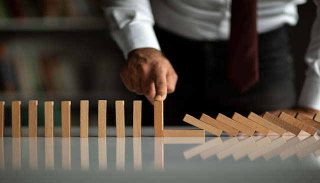 risk dominos