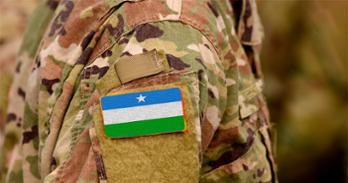 Somalia flag patch on military clothing.